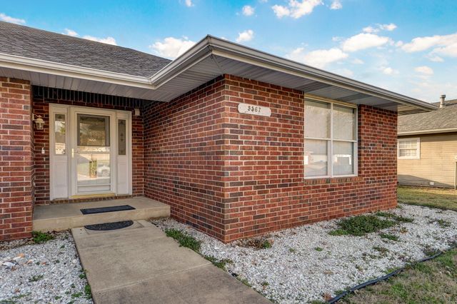 5567 S Jefferson Avenue, Springfield, MO 65810