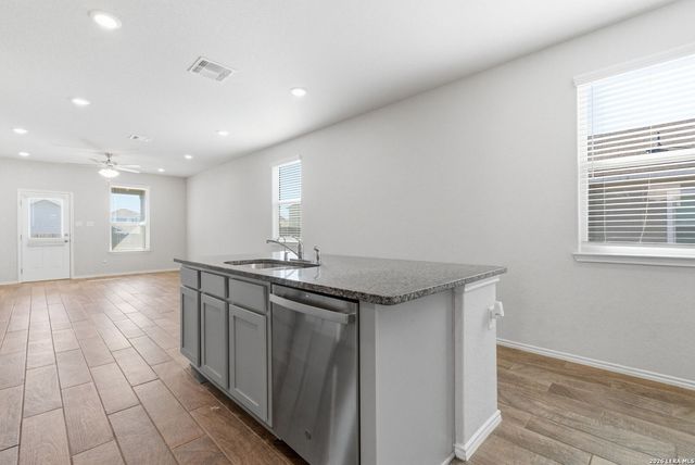 2521 Hiddenbrooke Trace, Seguin, TX 78155