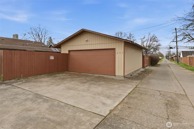 607 21st ave, Longview, WA 98632