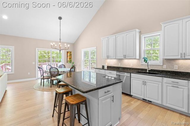 10242 Beacon Court, Grand Blanc, MI 48439