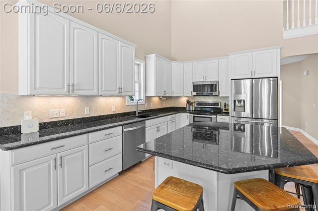10242 Beacon Court, Grand Blanc, MI 48439