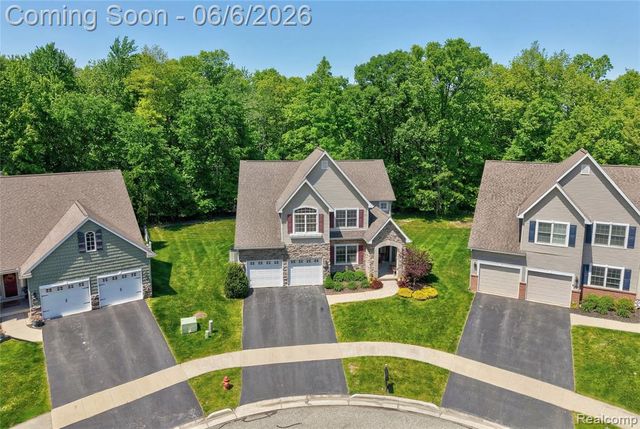 10242 Beacon Court, Grand Blanc, MI 48439