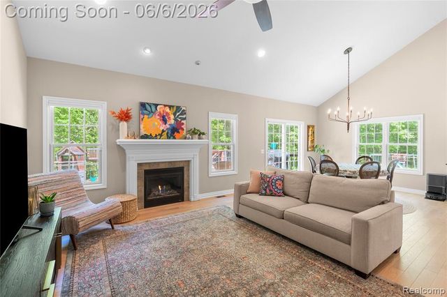 10242 Beacon Court, Grand Blanc, MI 48439