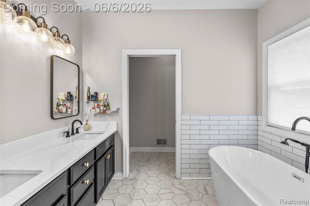 10242 Beacon Court, Grand Blanc, MI 48439