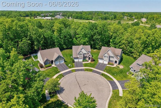 10242 Beacon Court, Grand Blanc, MI 48439