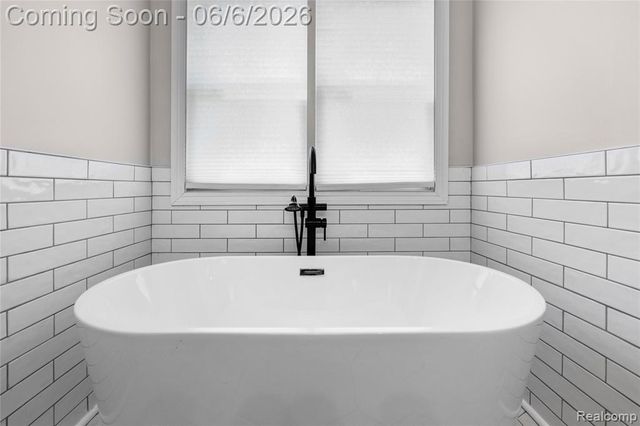 10242 Beacon Court, Grand Blanc, MI 48439