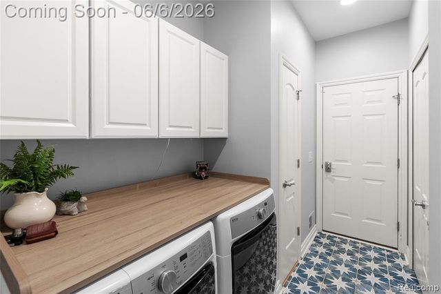 10242 Beacon Court, Grand Blanc, MI 48439