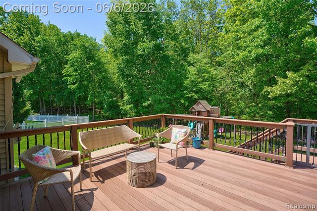 10242 Beacon Court, Grand Blanc, MI 48439