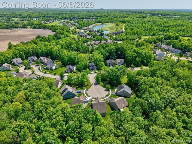 10242 Beacon Court, Grand Blanc, MI 48439