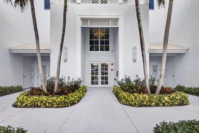 712 Bay Colony Drive S, Juno Beach, FL 33408
