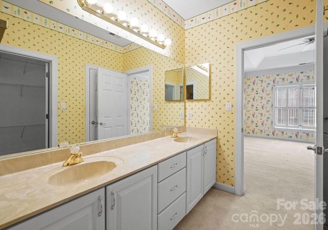 8348 Highland Glen Drive, Charlotte, NC 28269