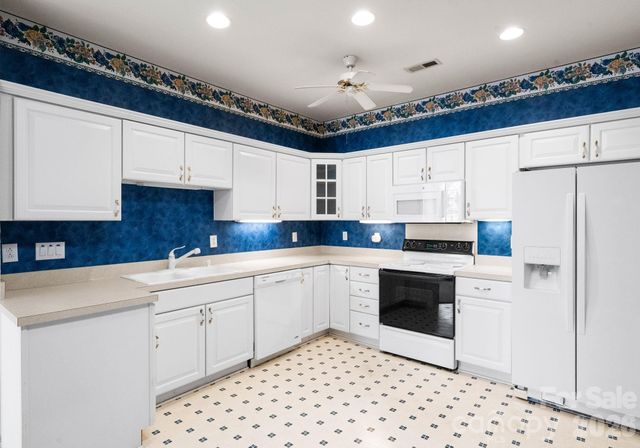 8348 Highland Glen Drive, Charlotte, NC 28269