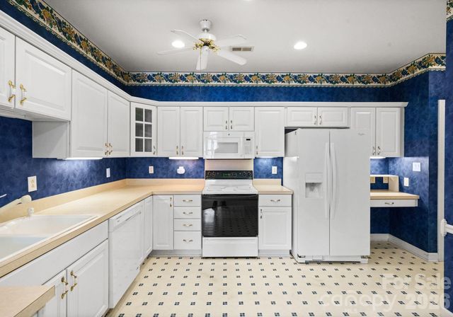 8348 Highland Glen Drive, Charlotte, NC 28269