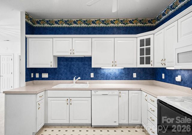 8348 Highland Glen Drive, Charlotte, NC 28269