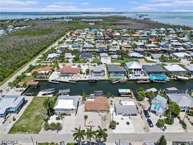 2456 Sycamore ST, St James City, FL 33956