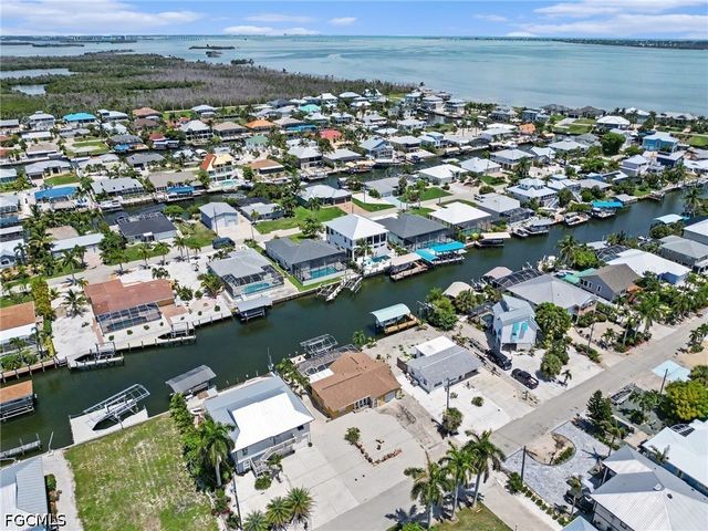 2456 Sycamore ST, St James City, FL 33956