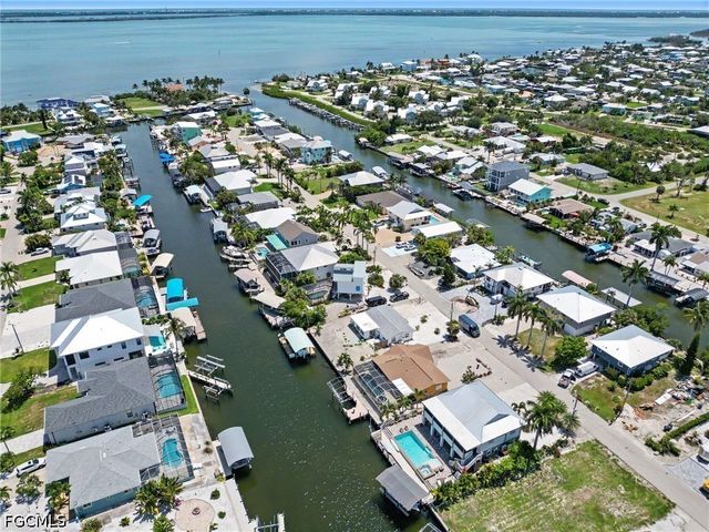 2456 Sycamore ST, St James City, FL 33956