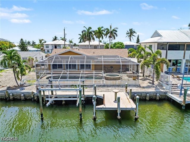 2456 Sycamore ST, St James City, FL 33956