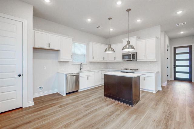 744 Beaverton DR, Leander, TX 78641