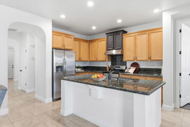 1213 Secret Lake Trl, Plumas Lake, CA 95961