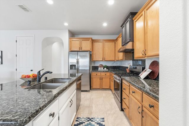 1213 Secret Lake Trl, Plumas Lake, CA 95961