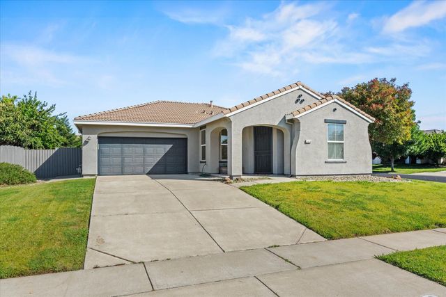 1213 Secret Lake Trl, Plumas Lake, CA 95961