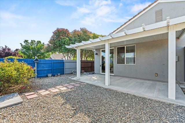 1213 Secret Lake Trl, Plumas Lake, CA 95961