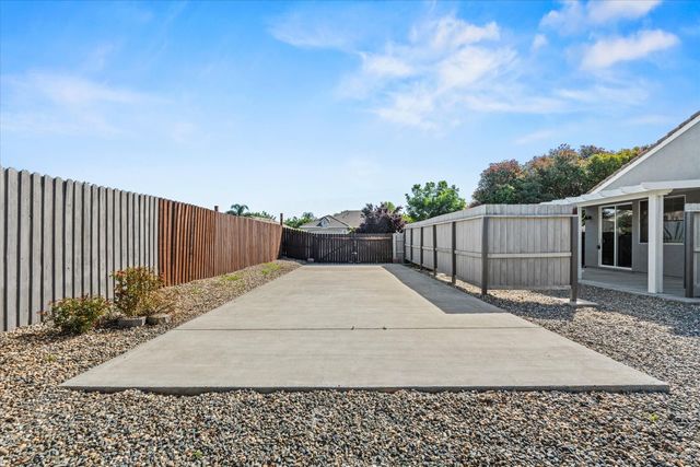 1213 Secret Lake Trl, Plumas Lake, CA 95961