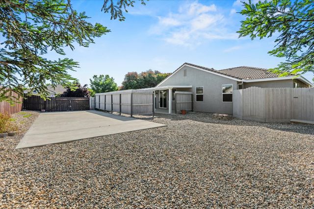 1213 Secret Lake Trl, Plumas Lake, CA 95961