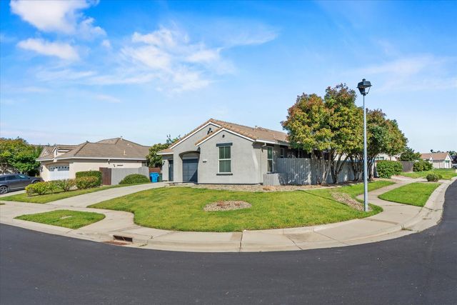 1213 Secret Lake Trl, Plumas Lake, CA 95961
