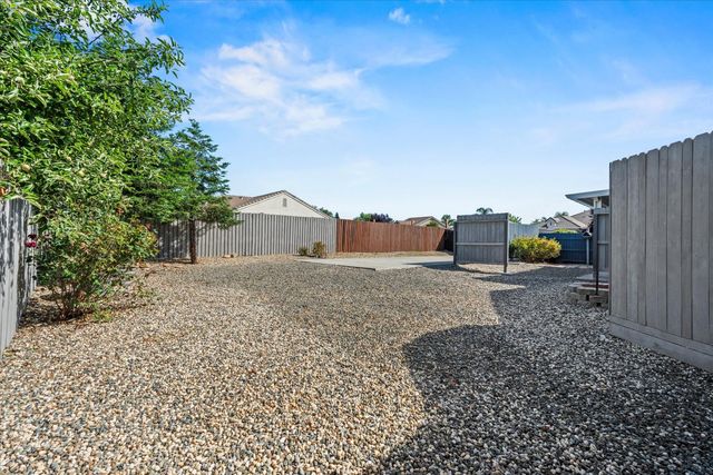 1213 Secret Lake Trl, Plumas Lake, CA 95961