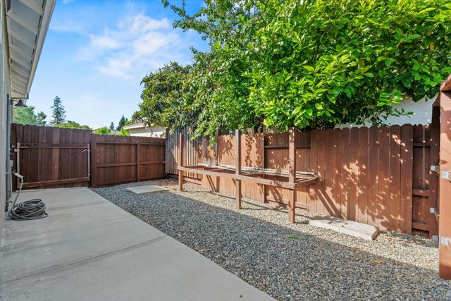 1213 Secret Lake Trl, Plumas Lake, CA 95961