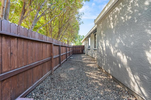 1213 Secret Lake Trl, Plumas Lake, CA 95961