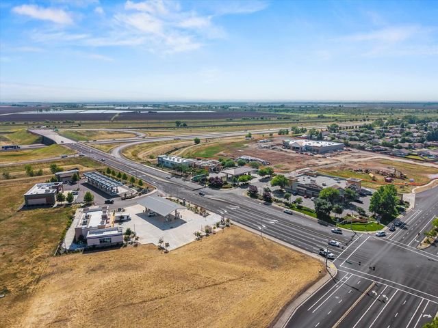 1213 Secret Lake Trl, Plumas Lake, CA 95961