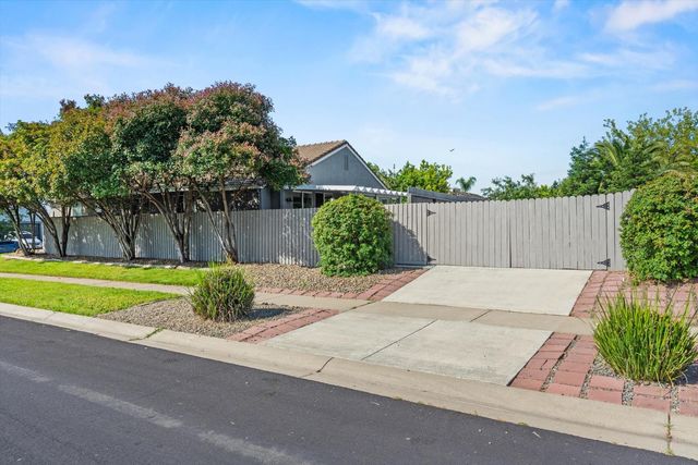 1213 Secret Lake Trl, Plumas Lake, CA 95961