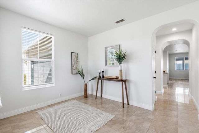 1213 Secret Lake Trl, Plumas Lake, CA 95961