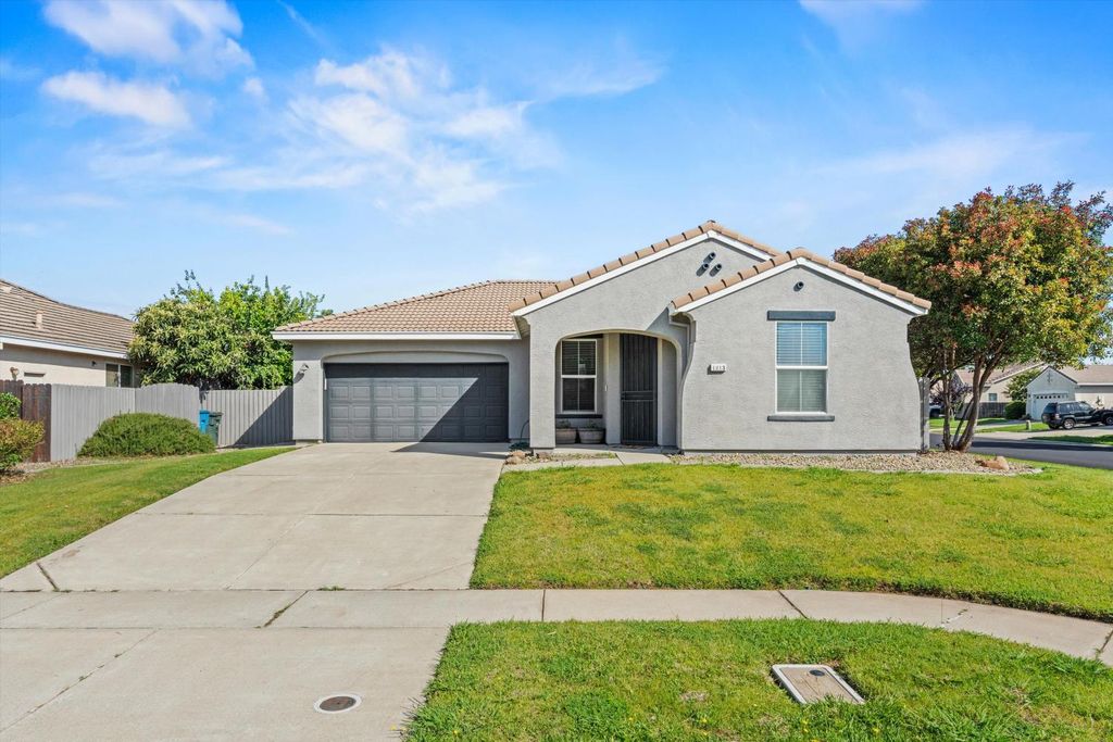 1213 Secret Lake Trl, Plumas Lake, CA 95961