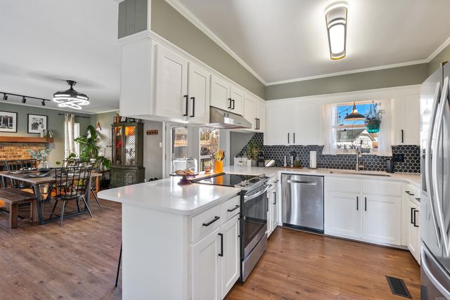 8 Walnut Valley Drive, Little Rock, AR 72211