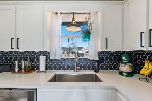 8 Walnut Valley Drive, Little Rock, AR 72211