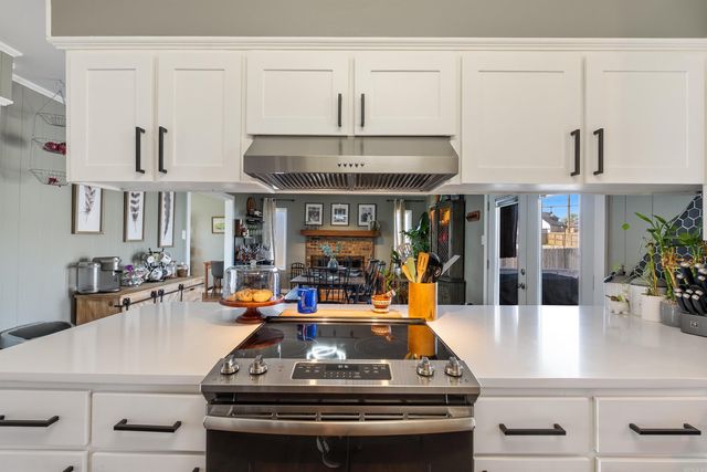 8 Walnut Valley Drive, Little Rock, AR 72211