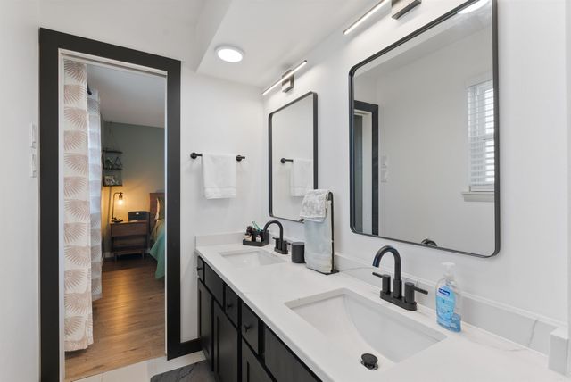 8 Walnut Valley Drive, Little Rock, AR 72211