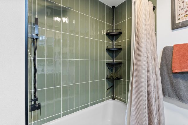 8 Walnut Valley Drive, Little Rock, AR 72211