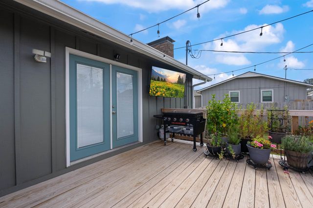 8 Walnut Valley Drive, Little Rock, AR 72211