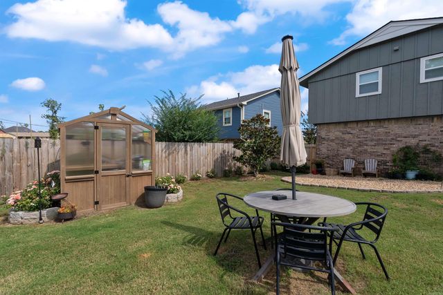 8 Walnut Valley Drive, Little Rock, AR 72211