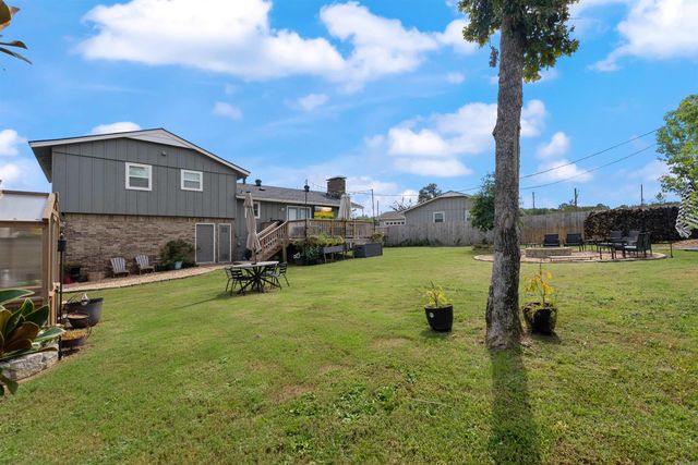 8 Walnut Valley Drive, Little Rock, AR 72211