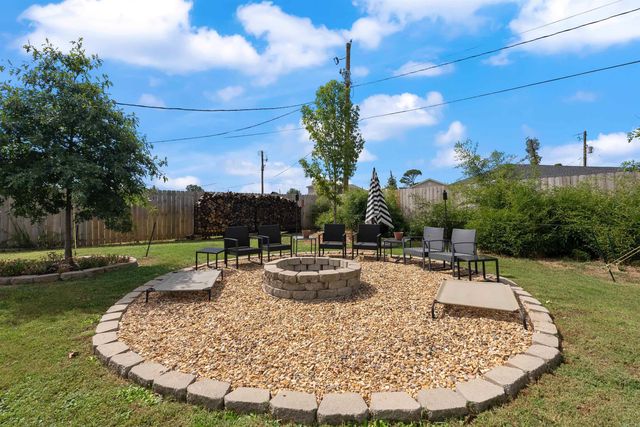 8 Walnut Valley Drive, Little Rock, AR 72211