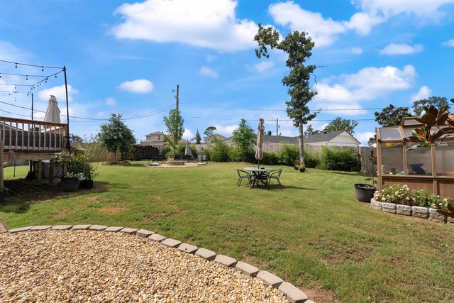 8 Walnut Valley Drive, Little Rock, AR 72211