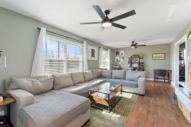 8 Walnut Valley Drive, Little Rock, AR 72211