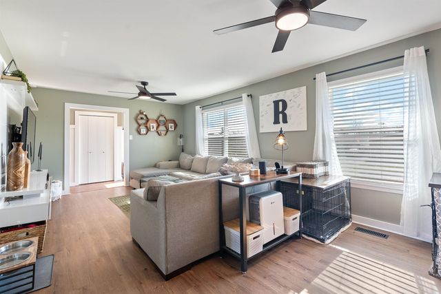 8 Walnut Valley Drive, Little Rock, AR 72211