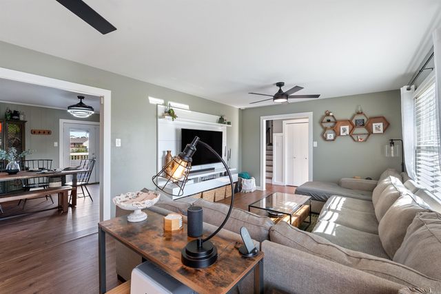 8 Walnut Valley Drive, Little Rock, AR 72211